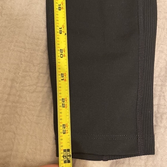 Nike black leggings with back pocket. Size Xs. - Picture 11 of 11